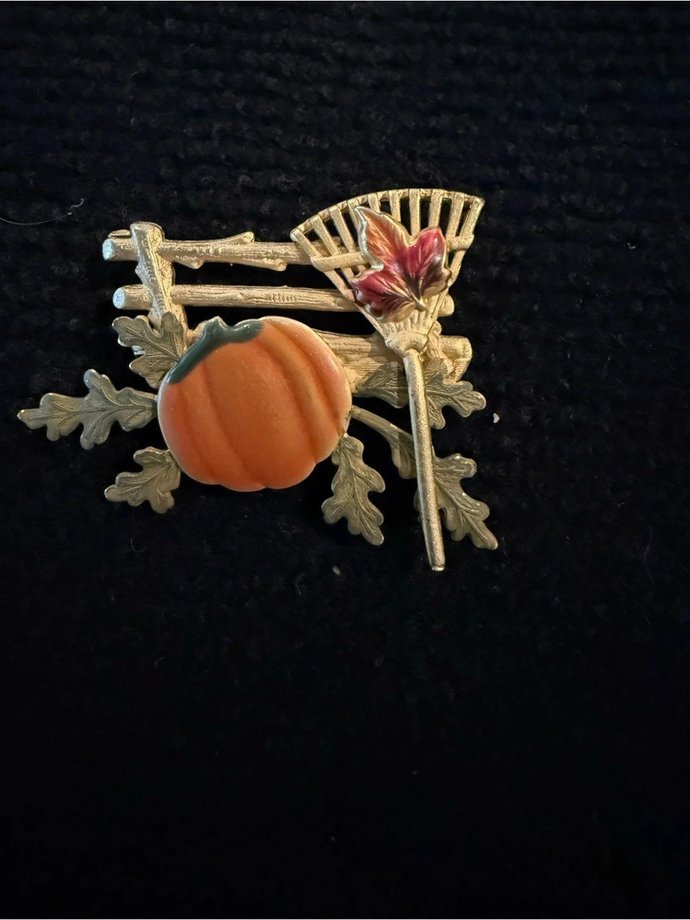 VINTAGE Fall Autumn GOLD TONE Pumpkin Rake Leaves Brooch Pin. FH6
